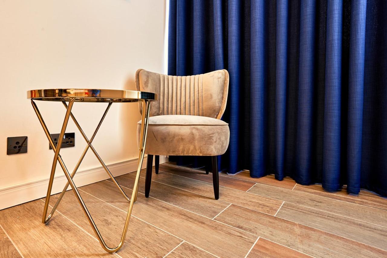 Cinematique Hotel Моста Екстериор снимка