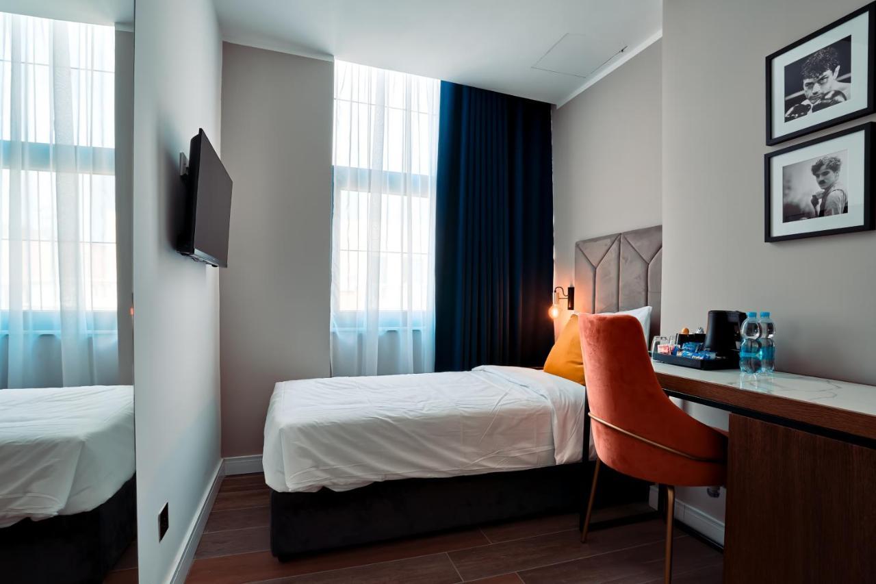 Cinematique Hotel Моста Екстериор снимка