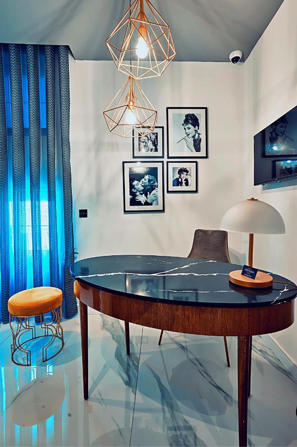 Cinematique Hotel Моста Екстериор снимка