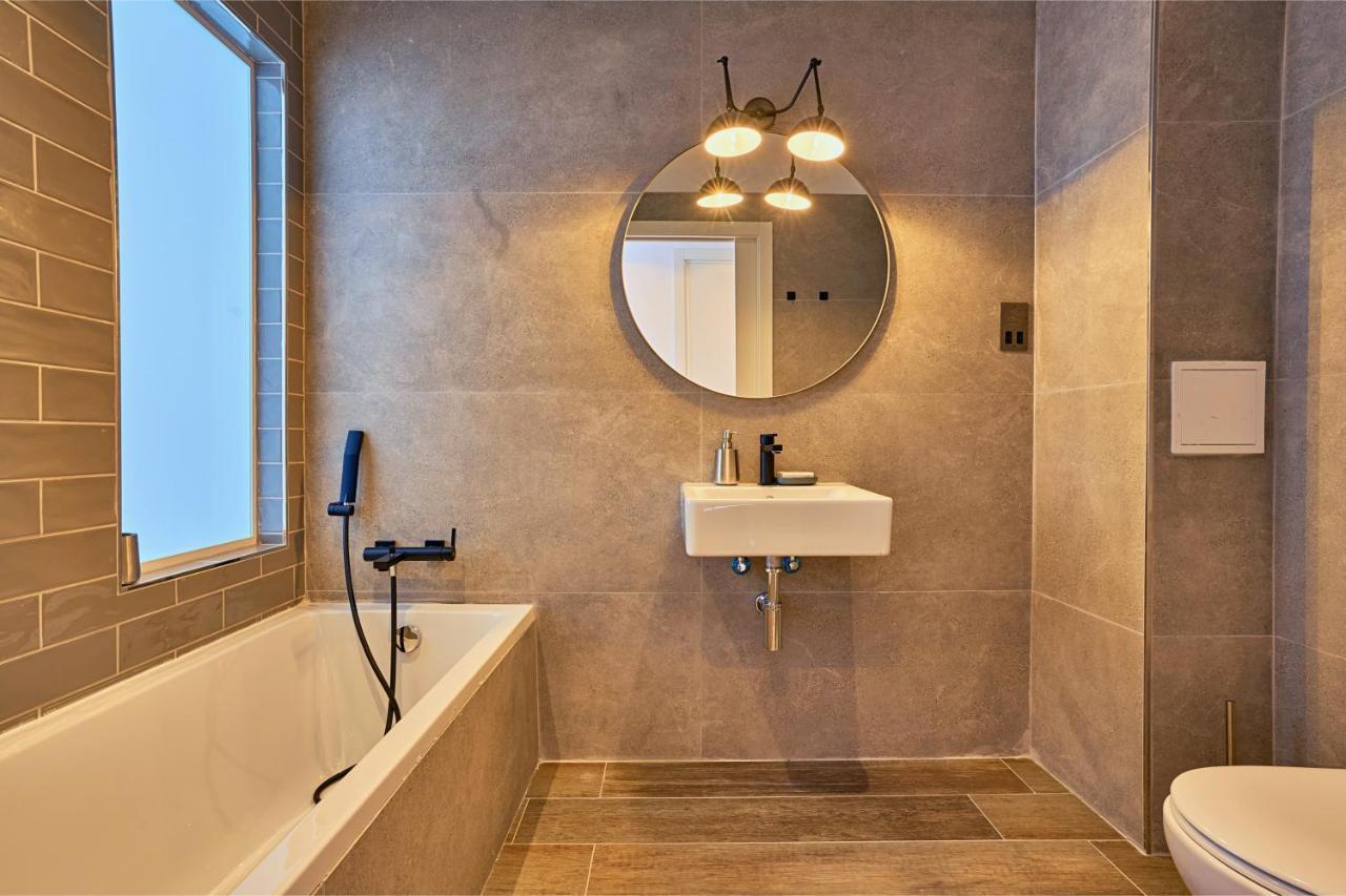 Cinematique Hotel Моста Екстериор снимка