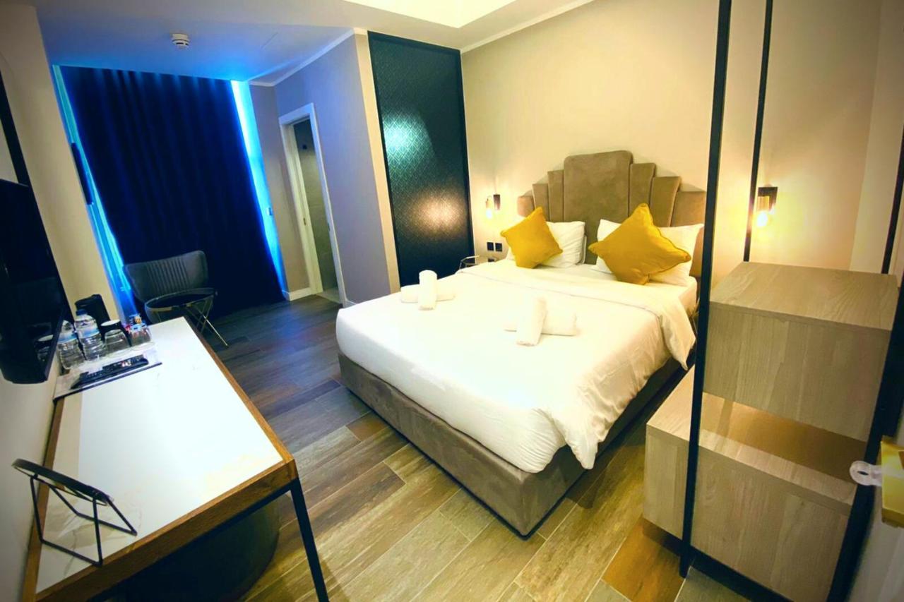 Cinematique Hotel Моста Екстериор снимка